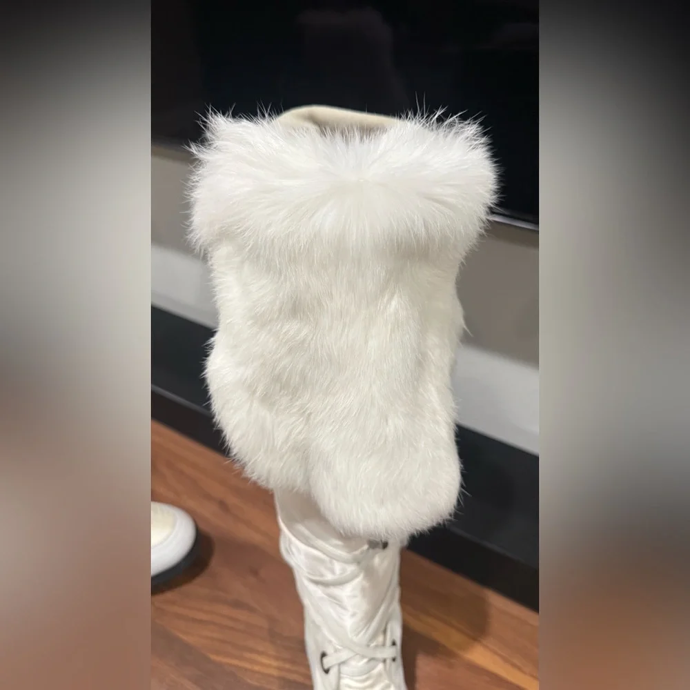 Preowned Aquatalia White Fur-Trimmed Tall Women's Boots - Picture 9 of 11